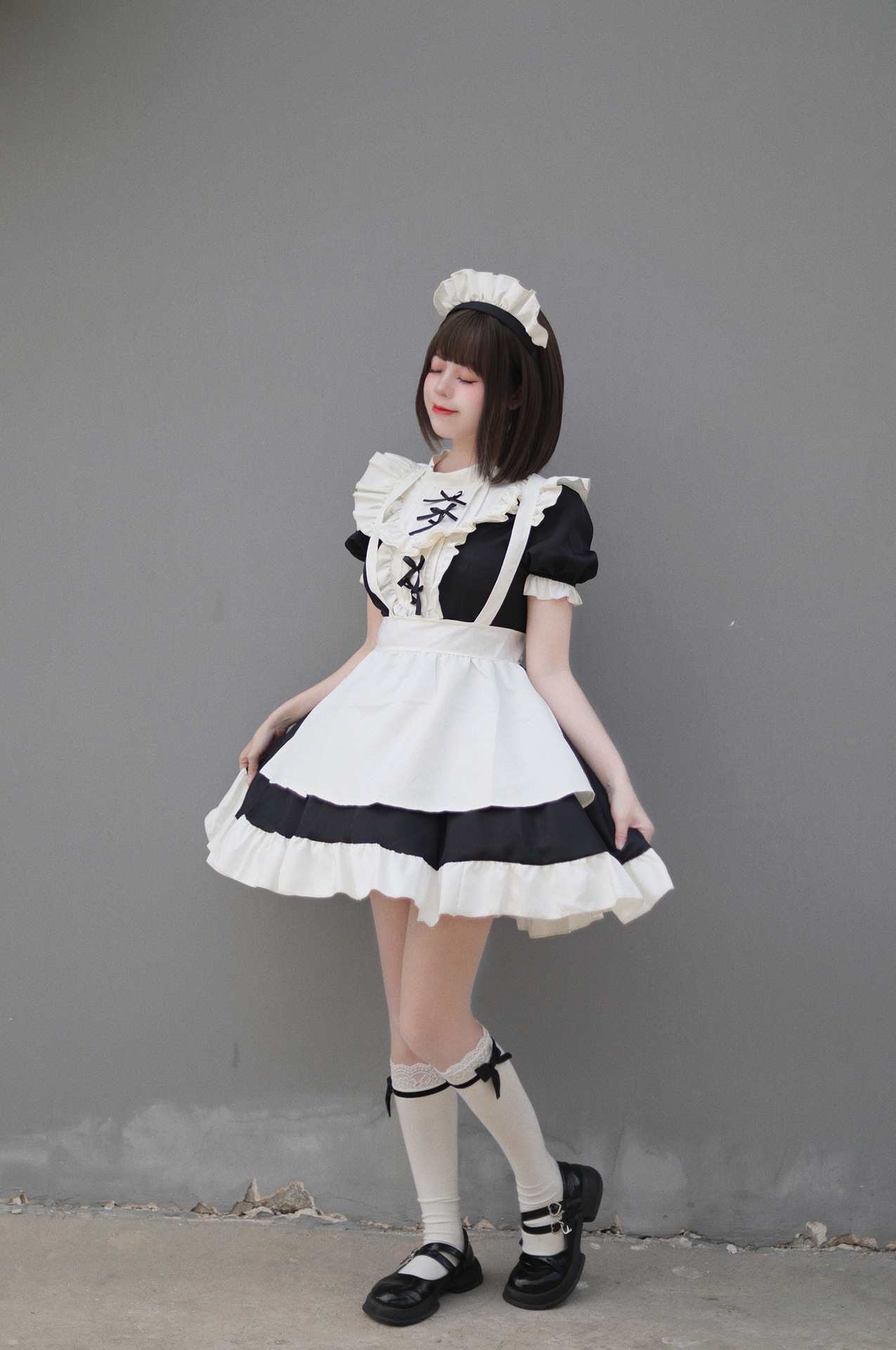 Maid Costume Set - Classic Black and White Style